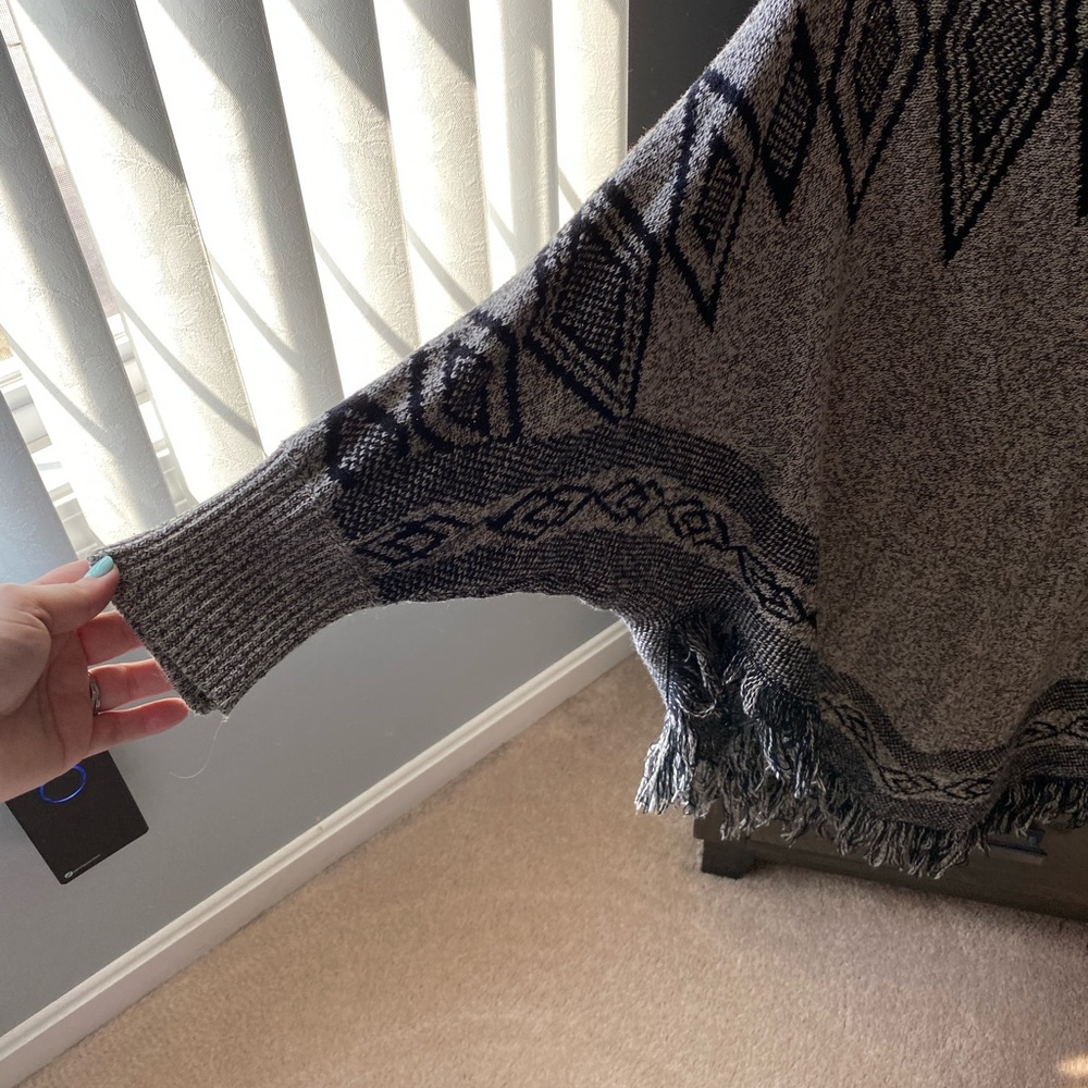 Poncho - Picture 2 of 2